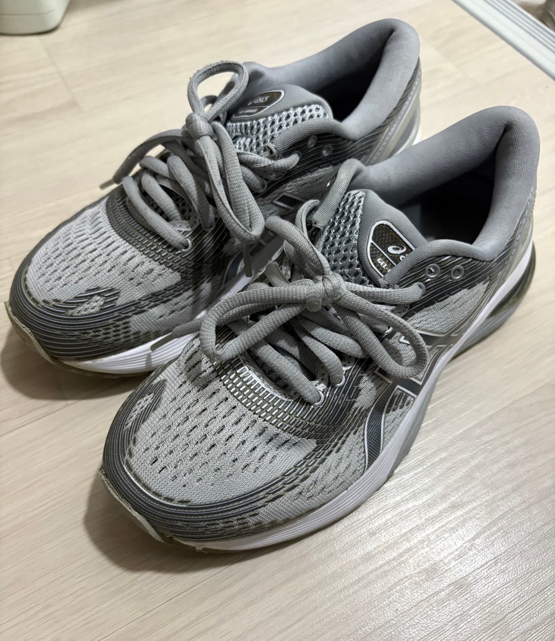 225 아식스 젤 님버스 21 미드 그레이 실버 상품이미지1