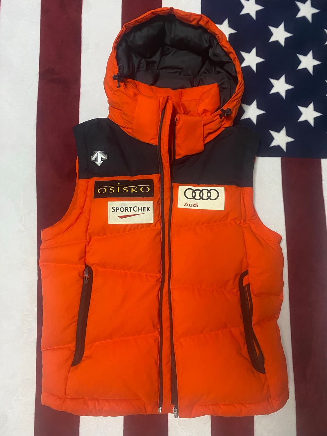 데상트 아우디 스키팀 패딩조끼 상품이미지1