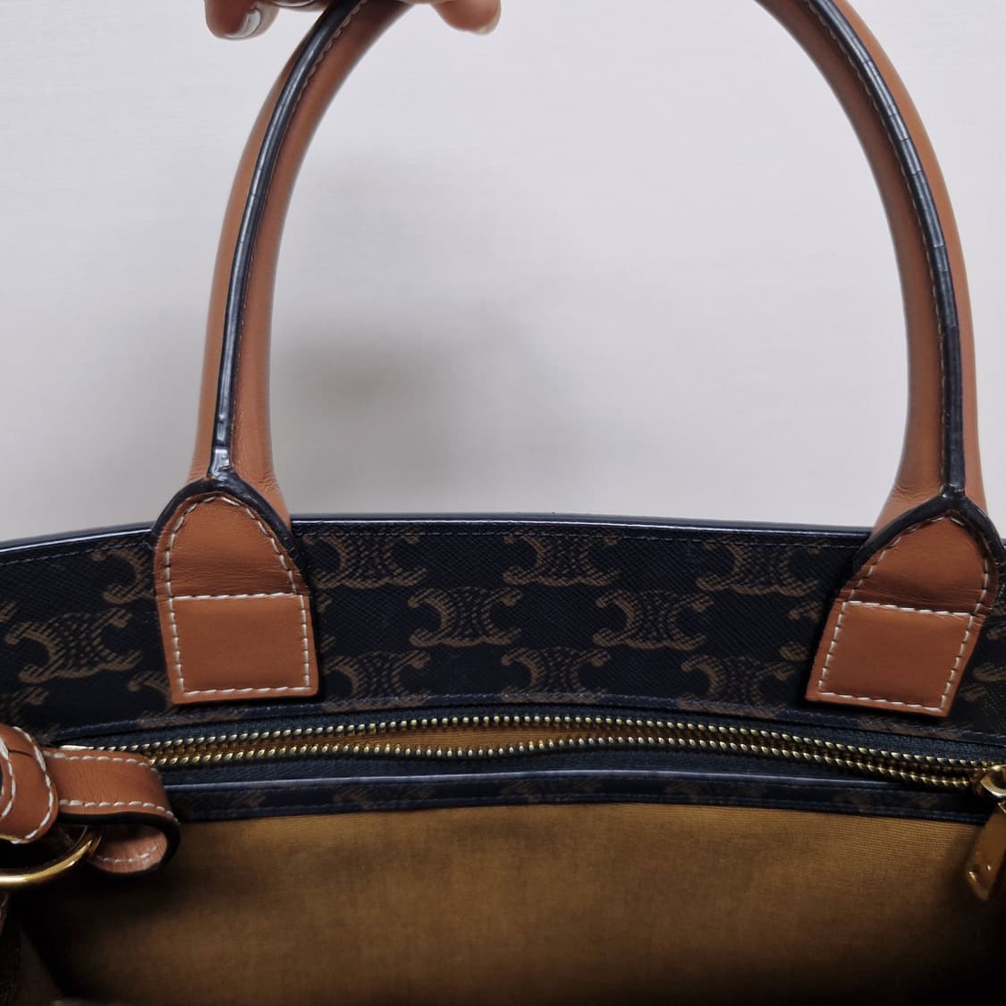 셀린느 CELINE 스몰 카바스 버티컬 트리옹프 캔버스 숄더백 크로스백 상품이미지5