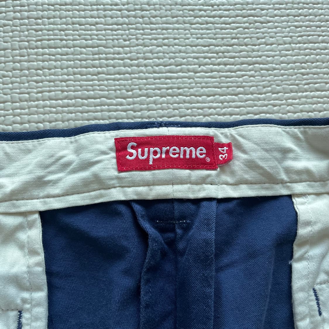 슈프림 핀업걸 치노 팬츠 네이비 상품이미지4