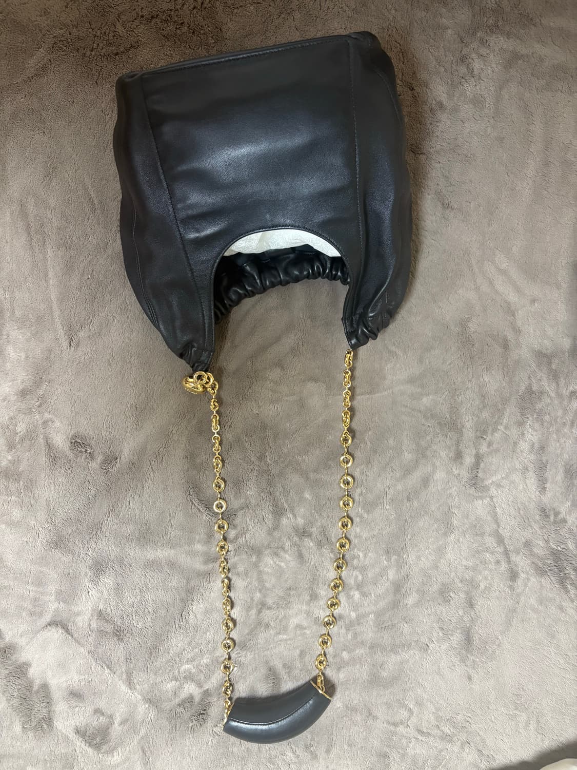 로에베 스퀴즈 스몰 블랙 백 상품이미지4