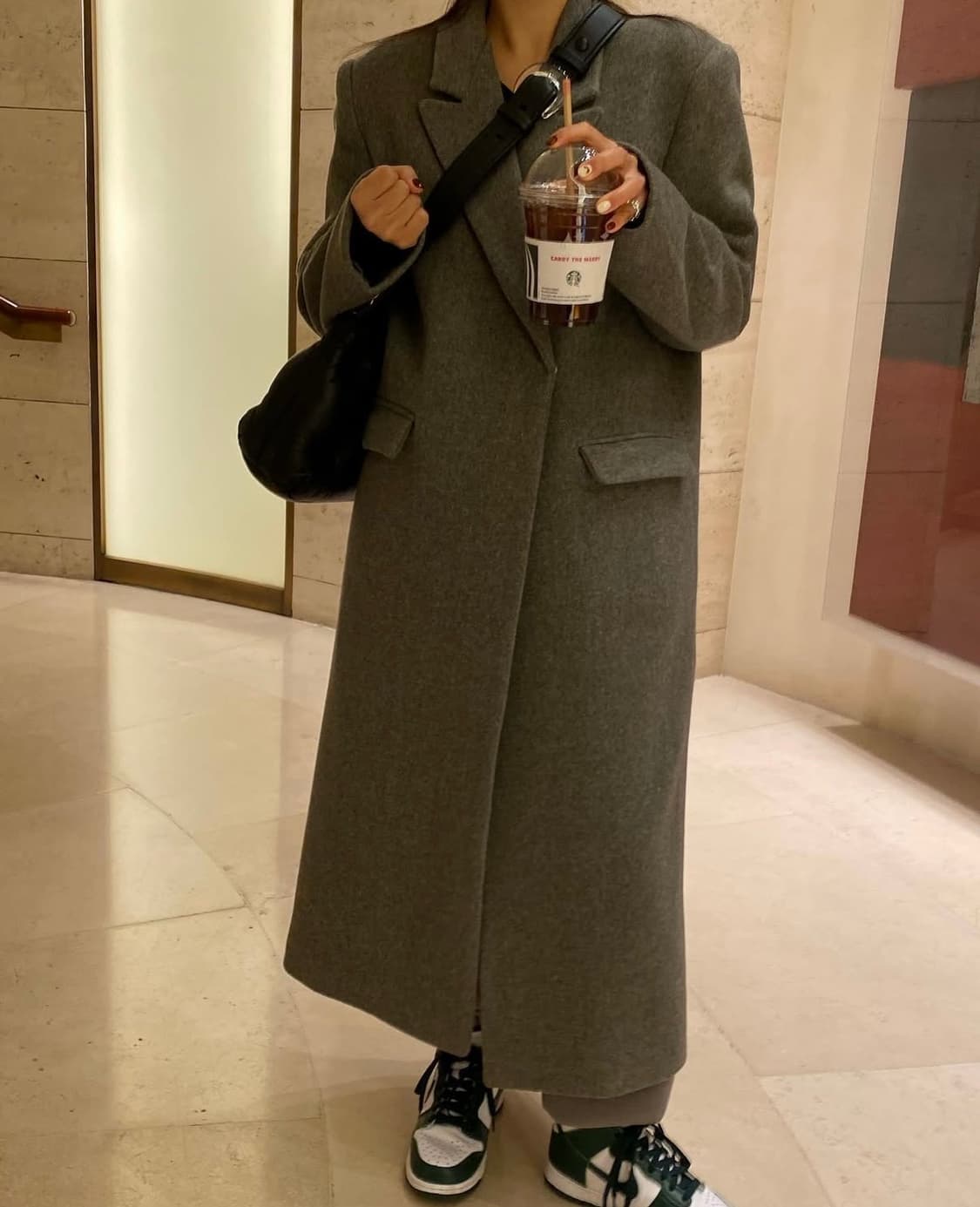 위아 도매택 차콜 헤링본 울 코트 상품이미지5