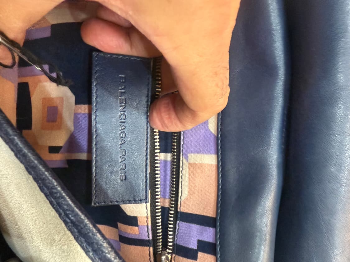 정품 발렌시아가 크로스백 팝니다 상품이미지8