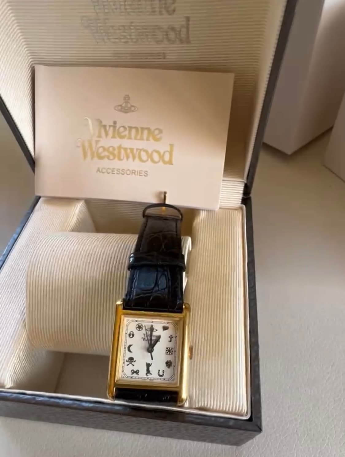 비비안웨스트우드 크리스마스 한정판 시계 상품이미지3