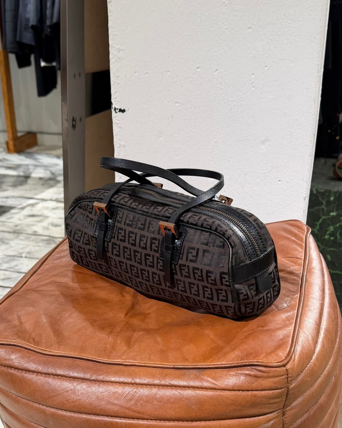 펜디 브라운 주카 모노그램 캔버스 이스트 웨스트백 상품이미지1