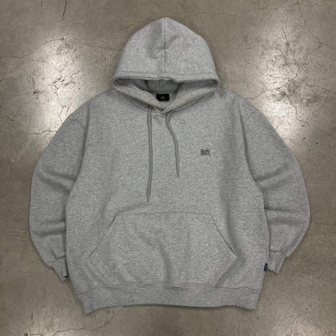 브라운브레스 그레이 컬러 빅로고 후드티 상품이미지2