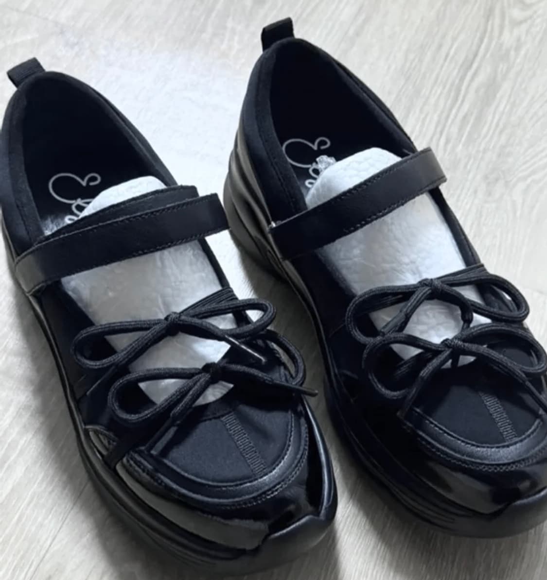 엘리자베스 스튜디오 발레코어 리본 스포티 스니커즈 240 상품이미지1