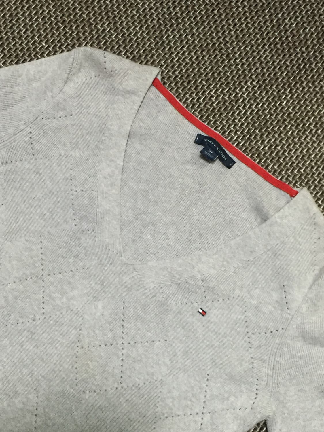 타미힐피거 코튼 솔리드 브이넥 스웨터 상품이미지1