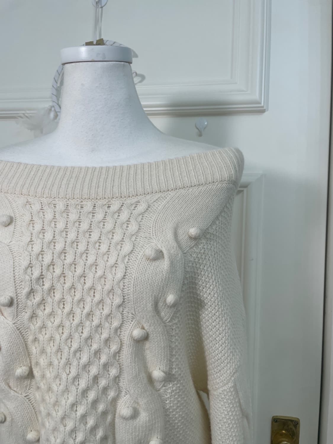 ivory off-shoulder wool pompom sweater 상품이미지6