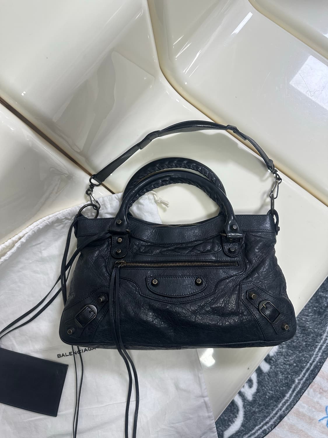 [A 정품] 발렌시아가 시티 모터백 퍼스트 블랙 상품이미지9