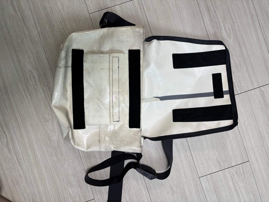 프라이탁 덱스터 화이트 아이보리 상품이미지3