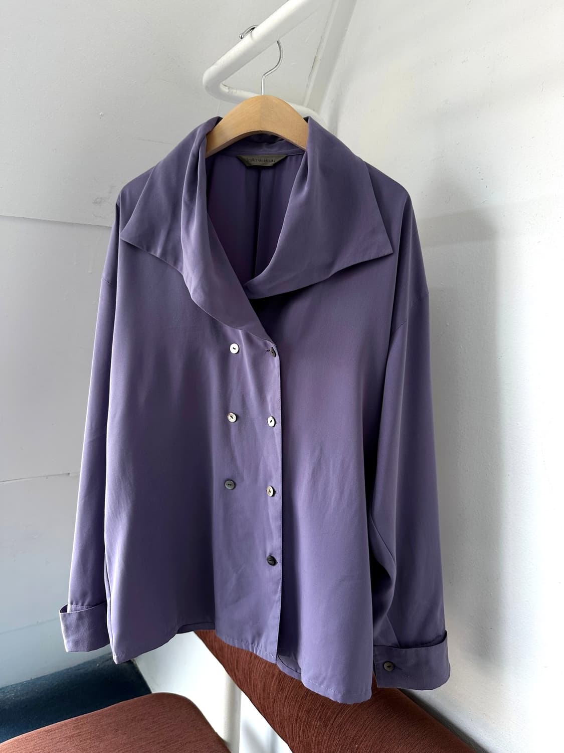 Silky fabric design wide collar blouse s 상품이미지5