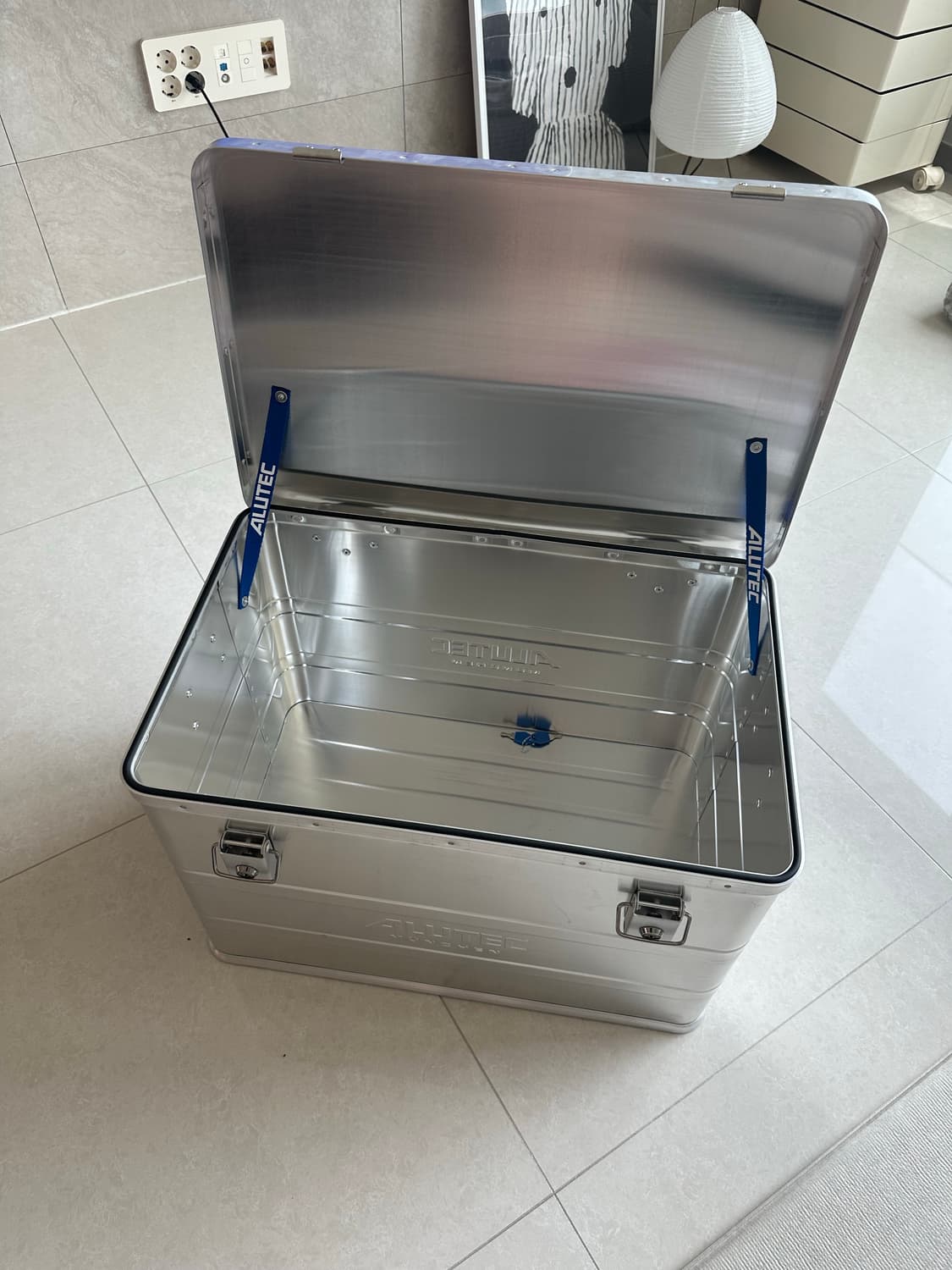 알루텍 알루미늄 캠핑박스 68 팝니다.   상품이미지1