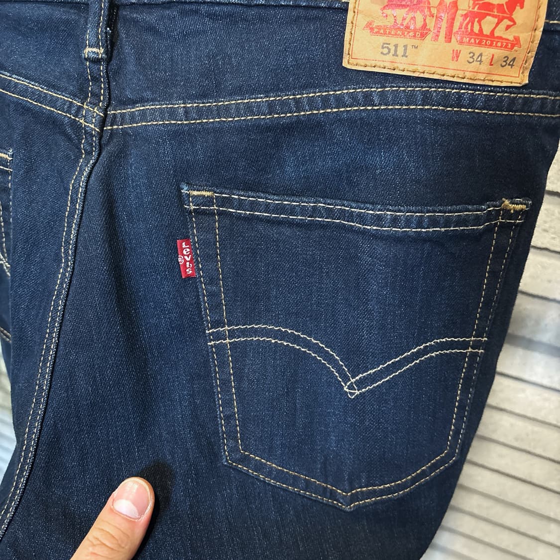 리바이스 미니멀 스트레이트 데님팬츠 로우 컷 디테일 진청 상품이미지6