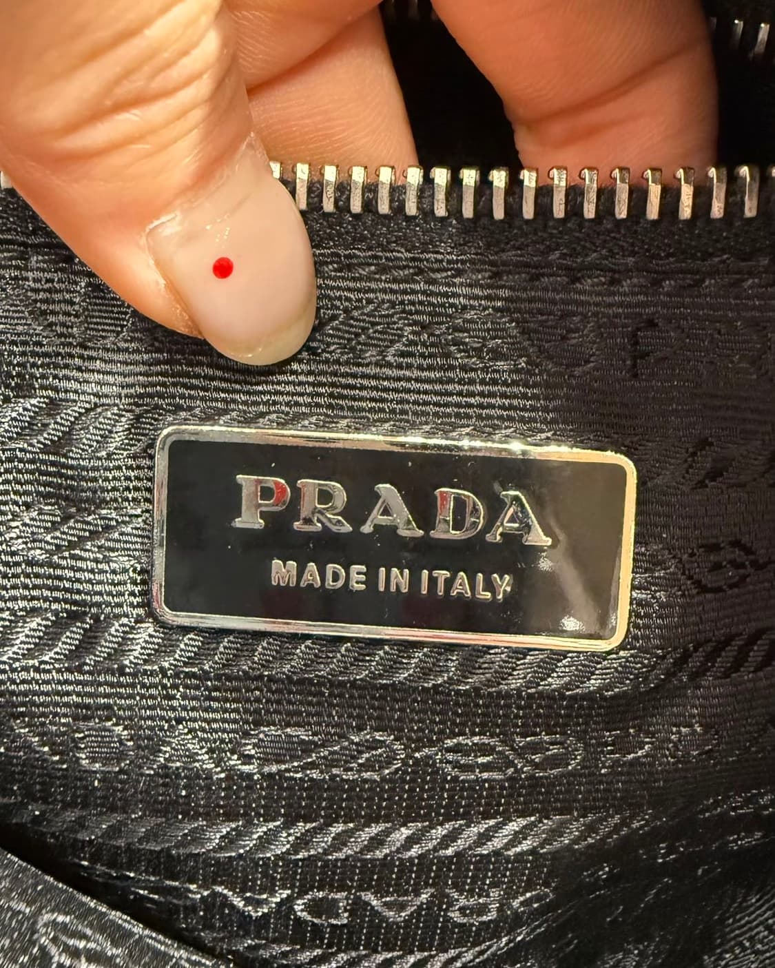 프라다 블랙 포코노 나일론 크로스백 상품이미지6