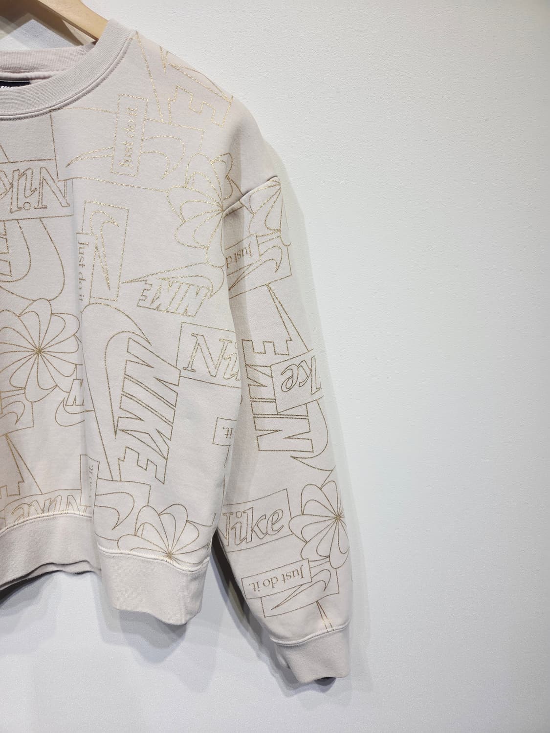 나이키 로고 골드패턴 크롭 기모 맨투맨_S 상품이미지4