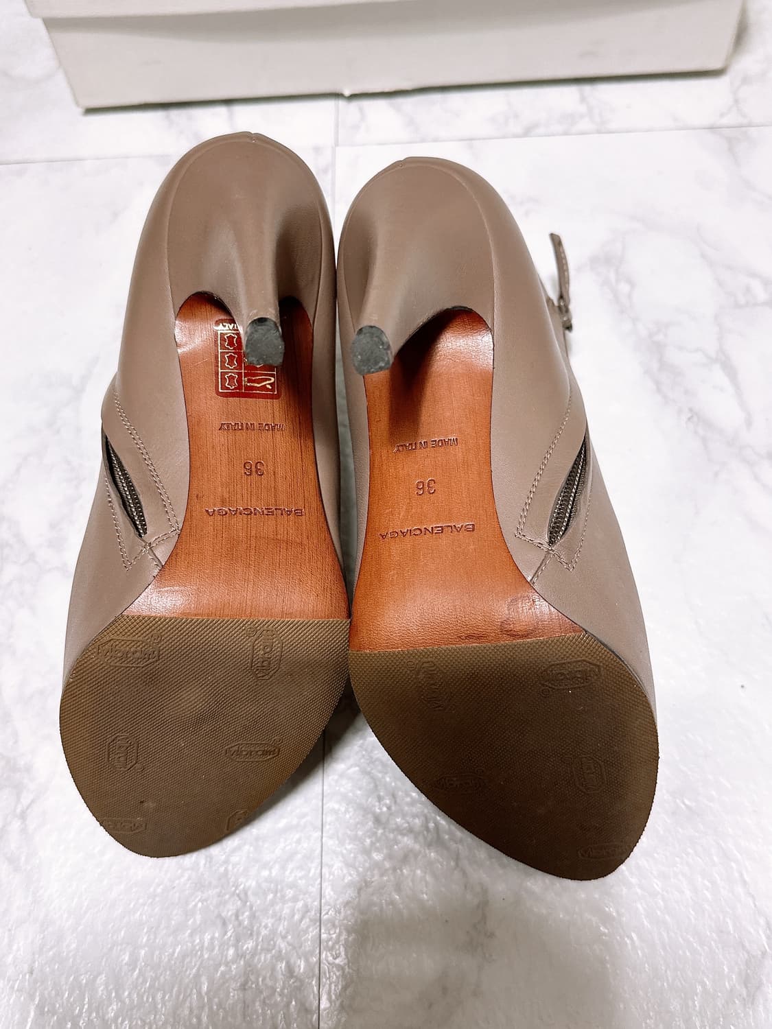 발렌시아가 가죽 앵클부츠  상품이미지4