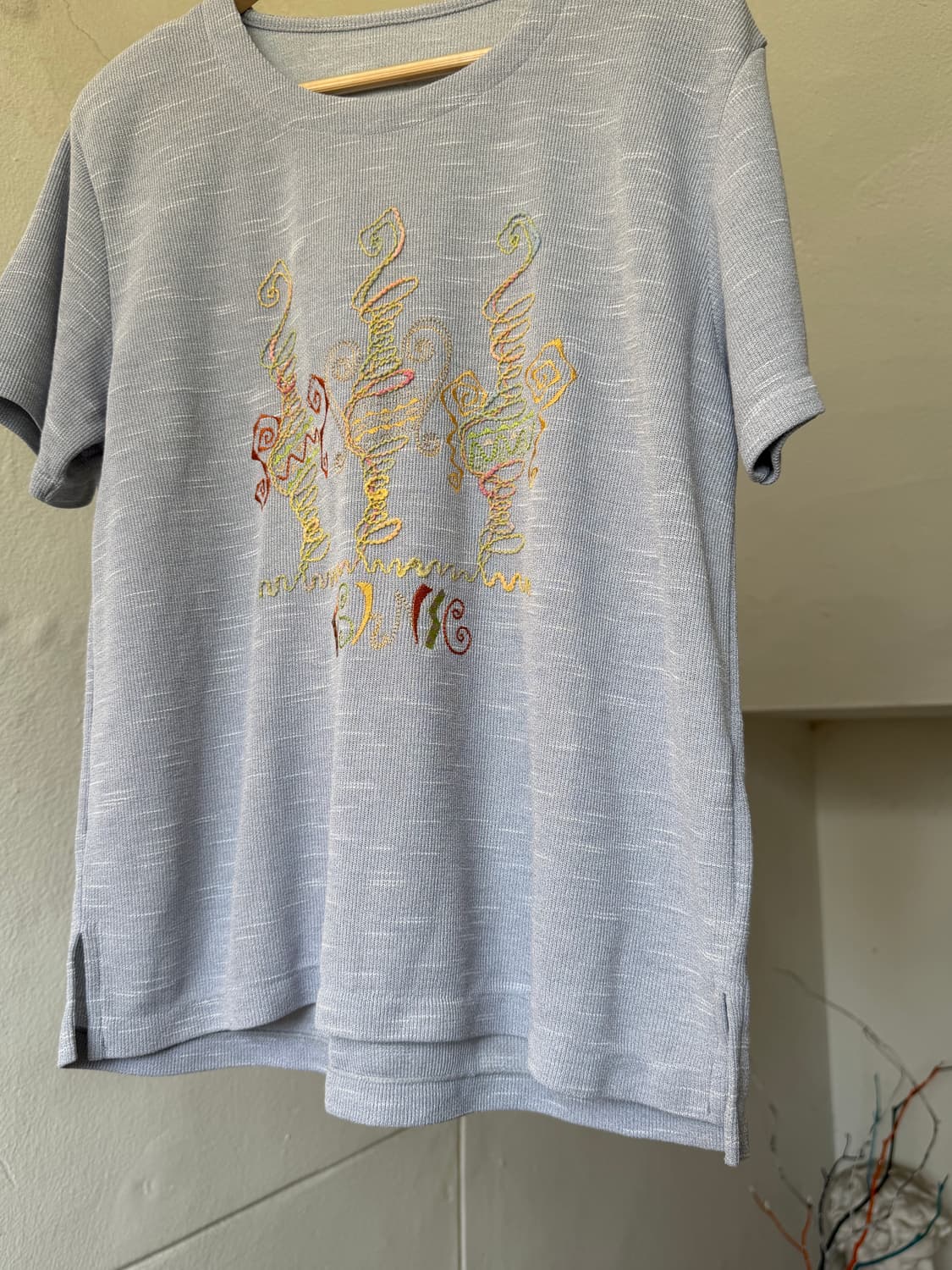 소라색 페어리 자수 반팔 티셔츠 상품이미지3