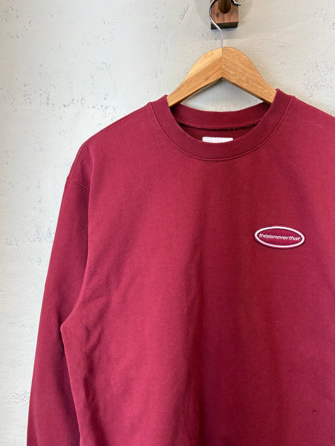 디스이즈네버댓 버건디 로고 맨투맨 상품이미지5