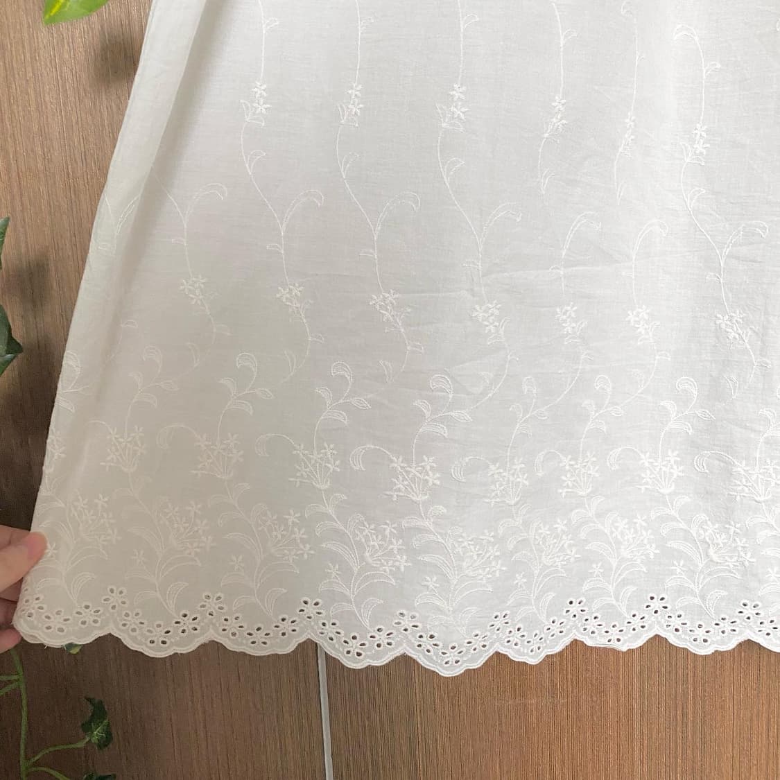 연베이지 레이스 패치 레이스 자수 슬리브리스 원피스 상품이미지8