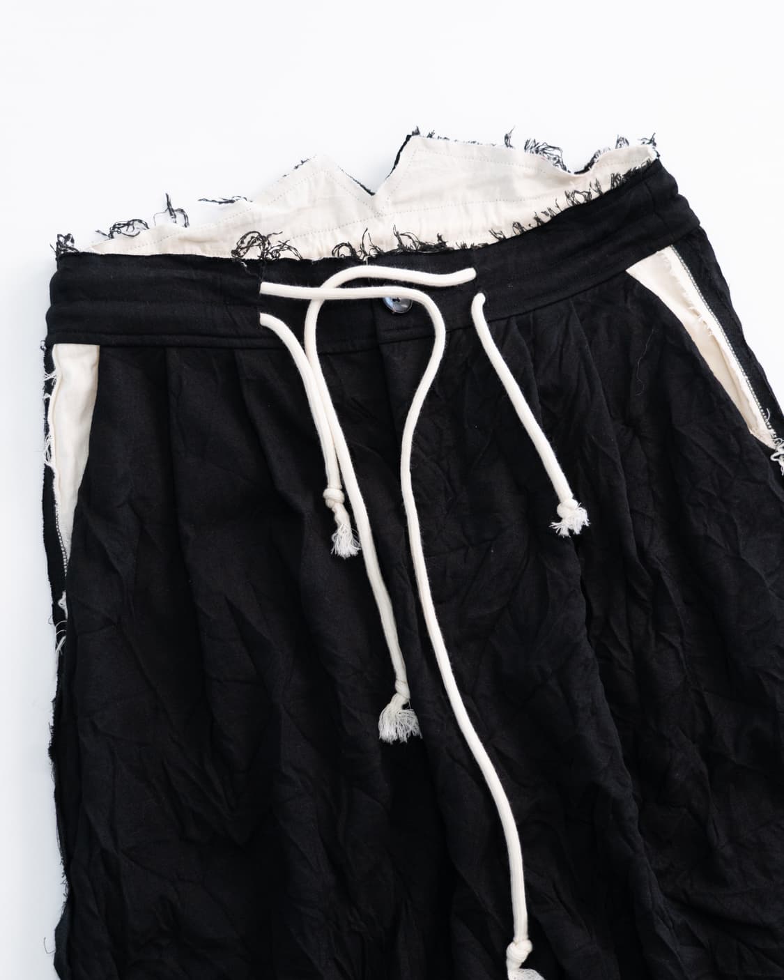 Faineant (페네앙) 인앤아웃 절개 디테일 울 혼방 와이드 팬츠 ( 상품이미지2