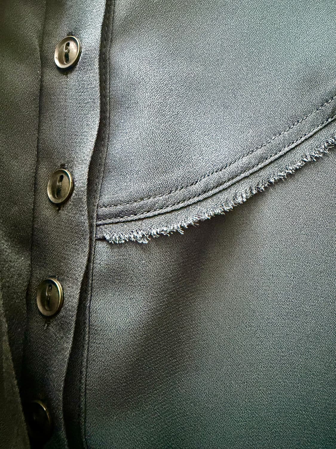 더일마 THEILMA 절개 패널 셔츠 블랙 상품이미지6