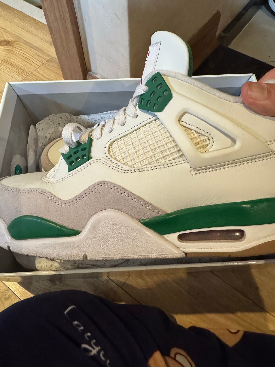 조던4 sb파인그린 260팝니다. 서태웅신발 상품이미지1