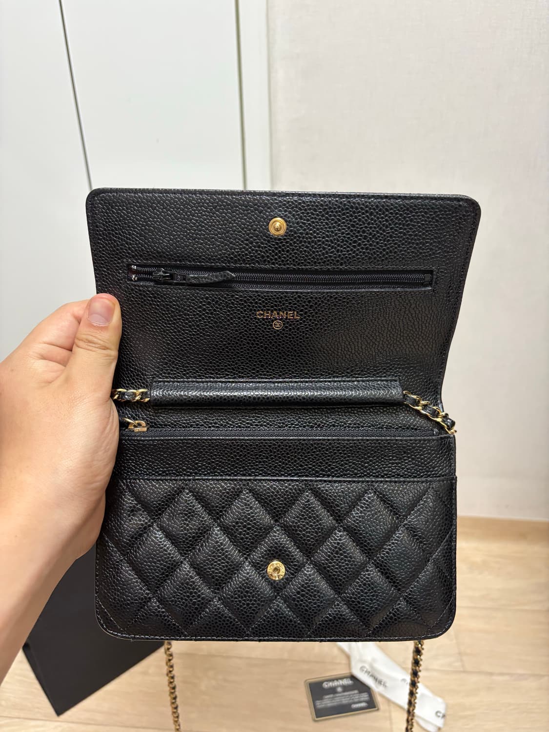 (새상품급, 정품) 샤넬 캐비어 금장 체인백 woc 상품이미지5