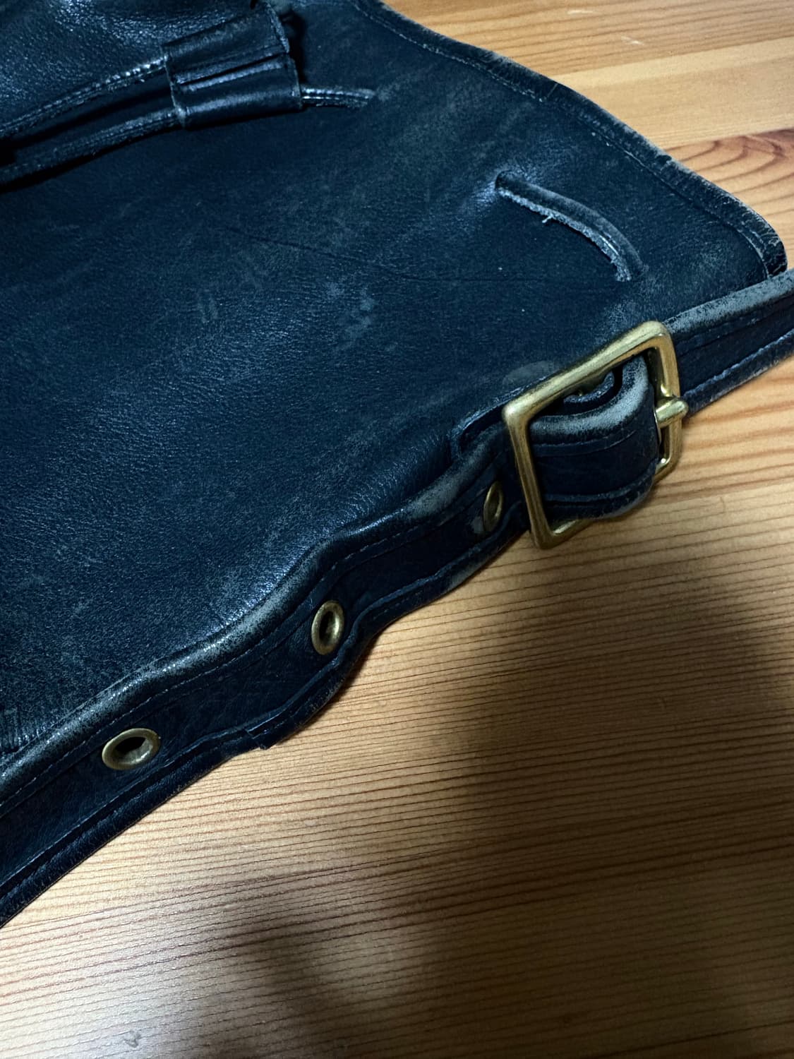 올드코치 블랙 가죽 크로스백 상품이미지4