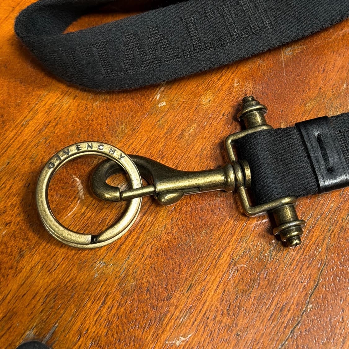 지방시 스트랩 키링 목걸이 상품이미지3