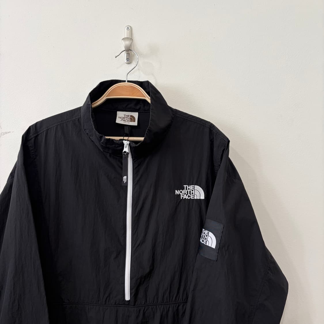 188. 노스페이스 센터로고 바람막이 자켓 상품이미지2
