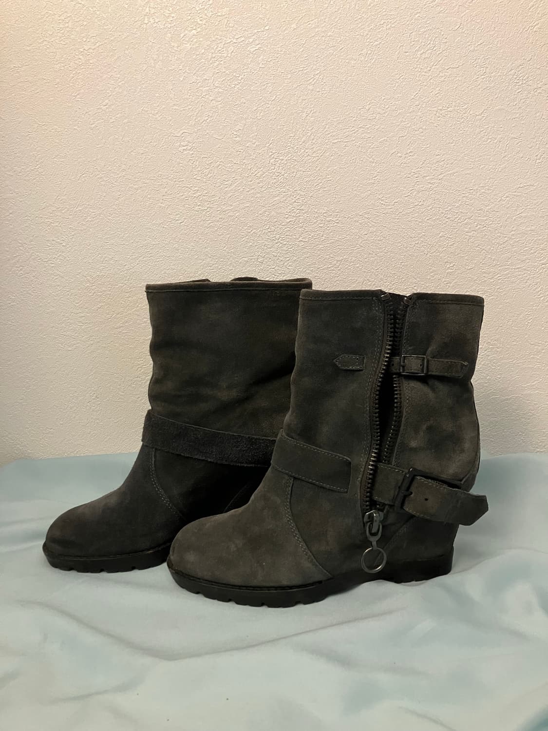 Ash 아쉬 스웨이드 버클 웨지힐 부츠 상품이미지1