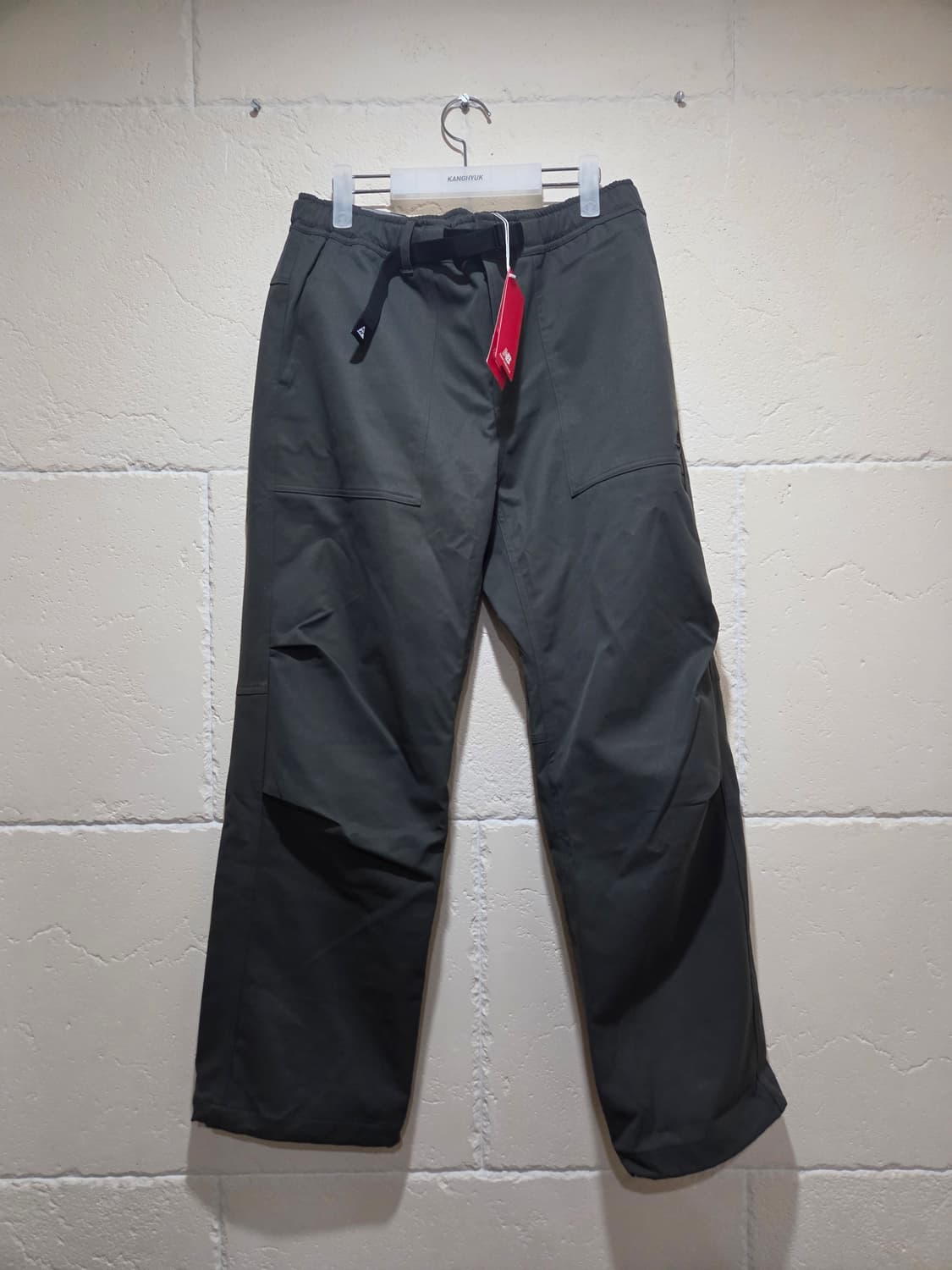 뉴발란스 유니 스트레치 벨티드 팬츠 L 카키 새상품 상품이미지1