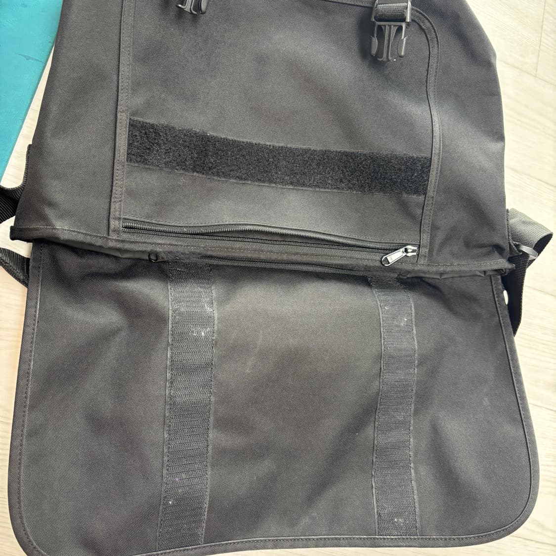 칼하트 파슬백 크로스백 상품이미지5