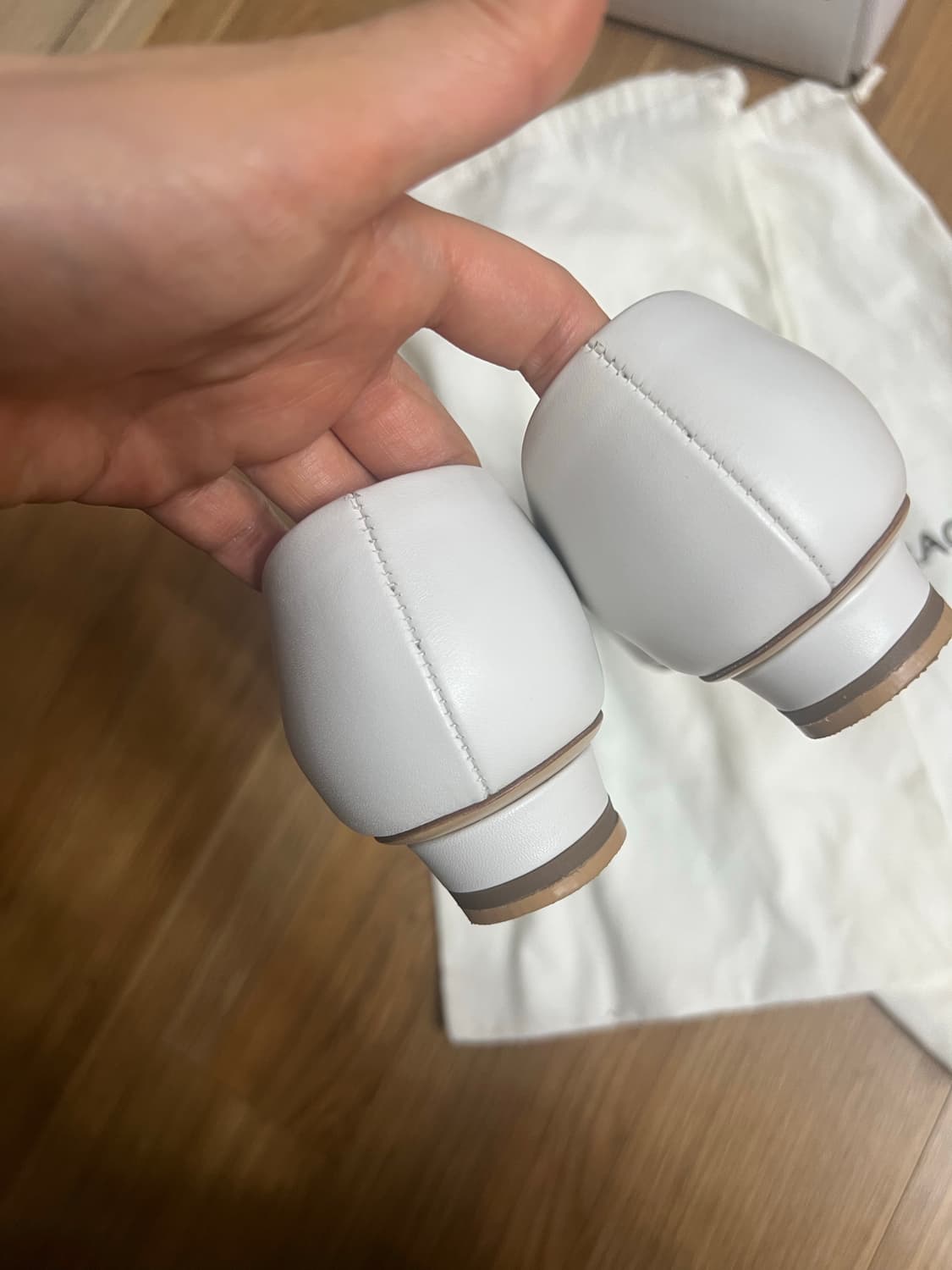 페레가모 뉴비바플랫 화이트 6.5 C볼 상품이미지6