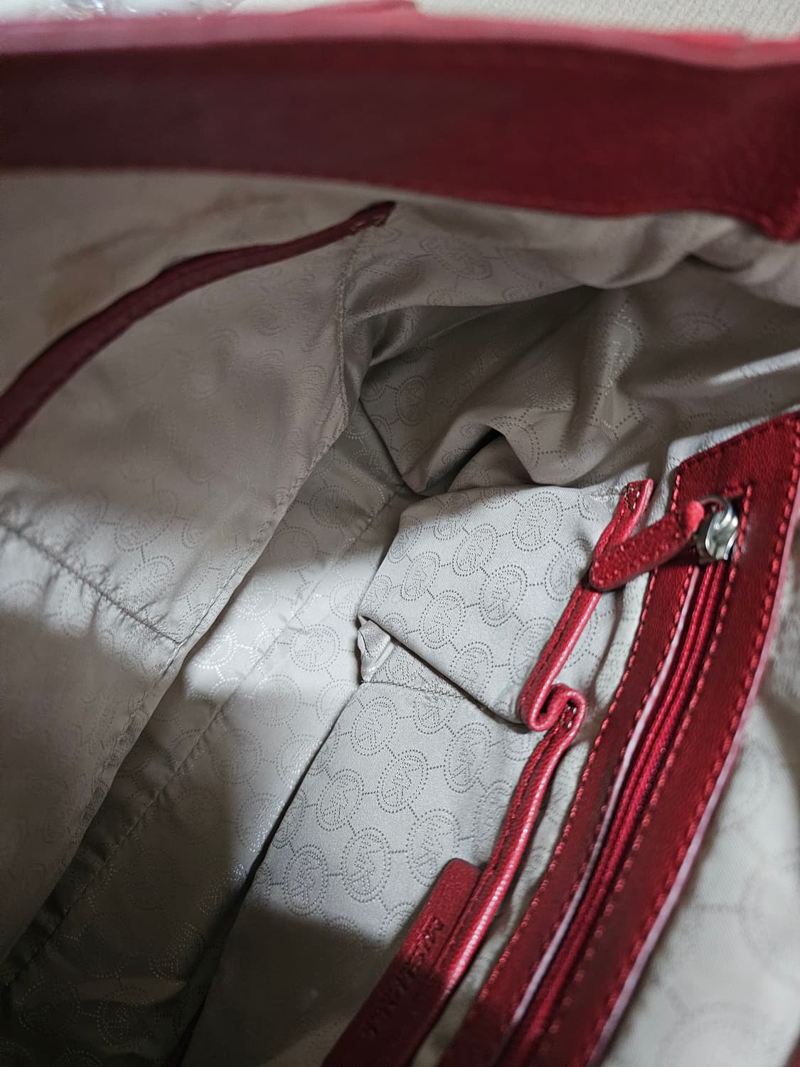 마이클코어스  버건디색상 소가죽 빈치지 숄더백 28*27*16 상품이미지6