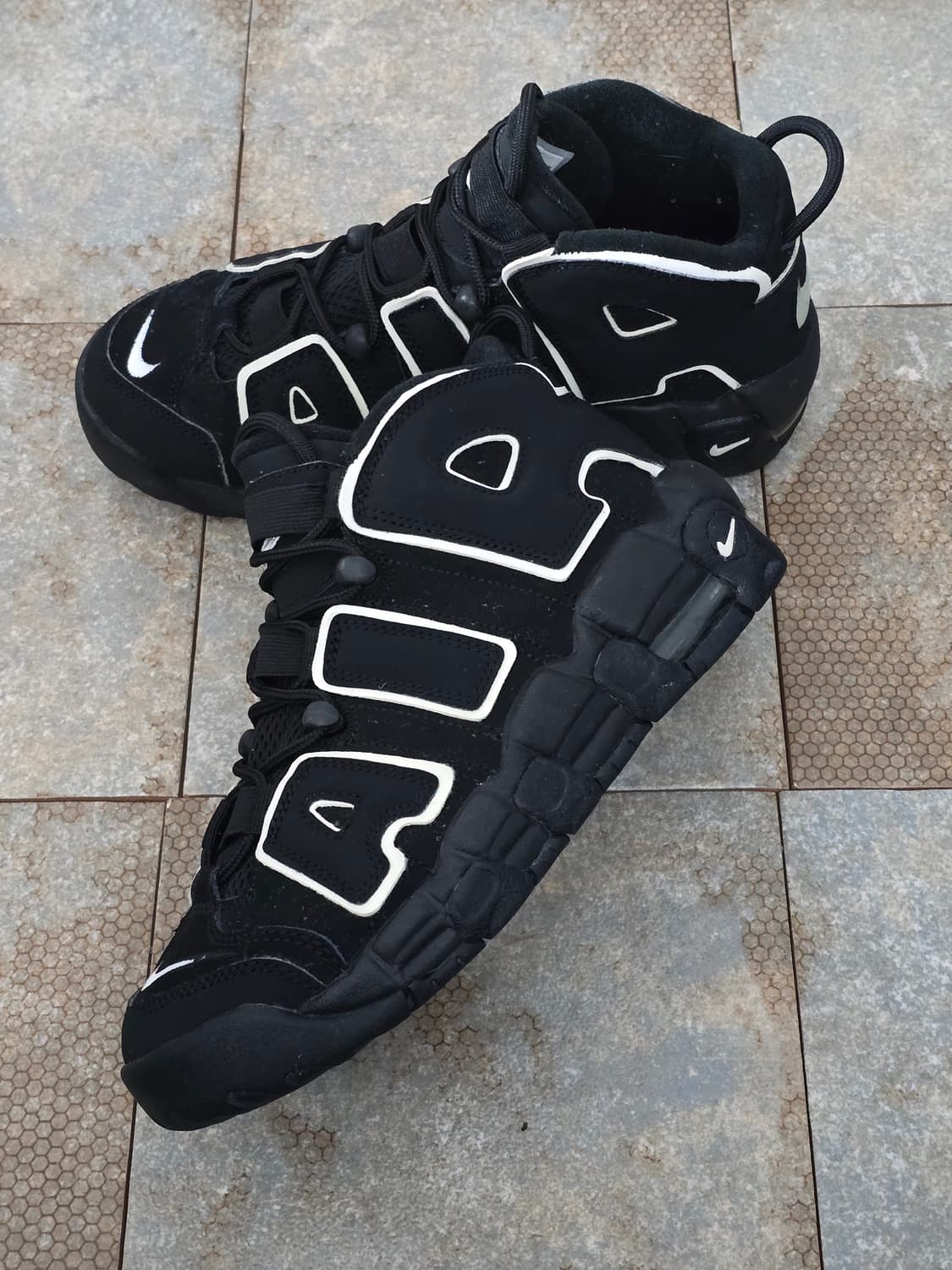 (240)나이키 에어 모어 업템포 검흰  상품이미지3