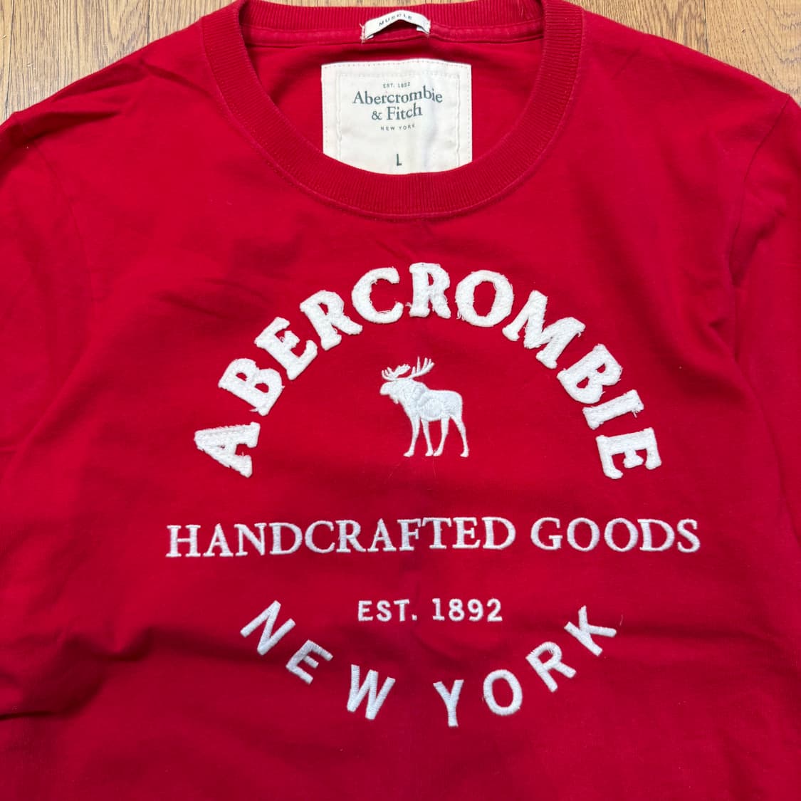 아베크롬비 앤 피치 패치드 레드 반팔 티셔츠 상품이미지2