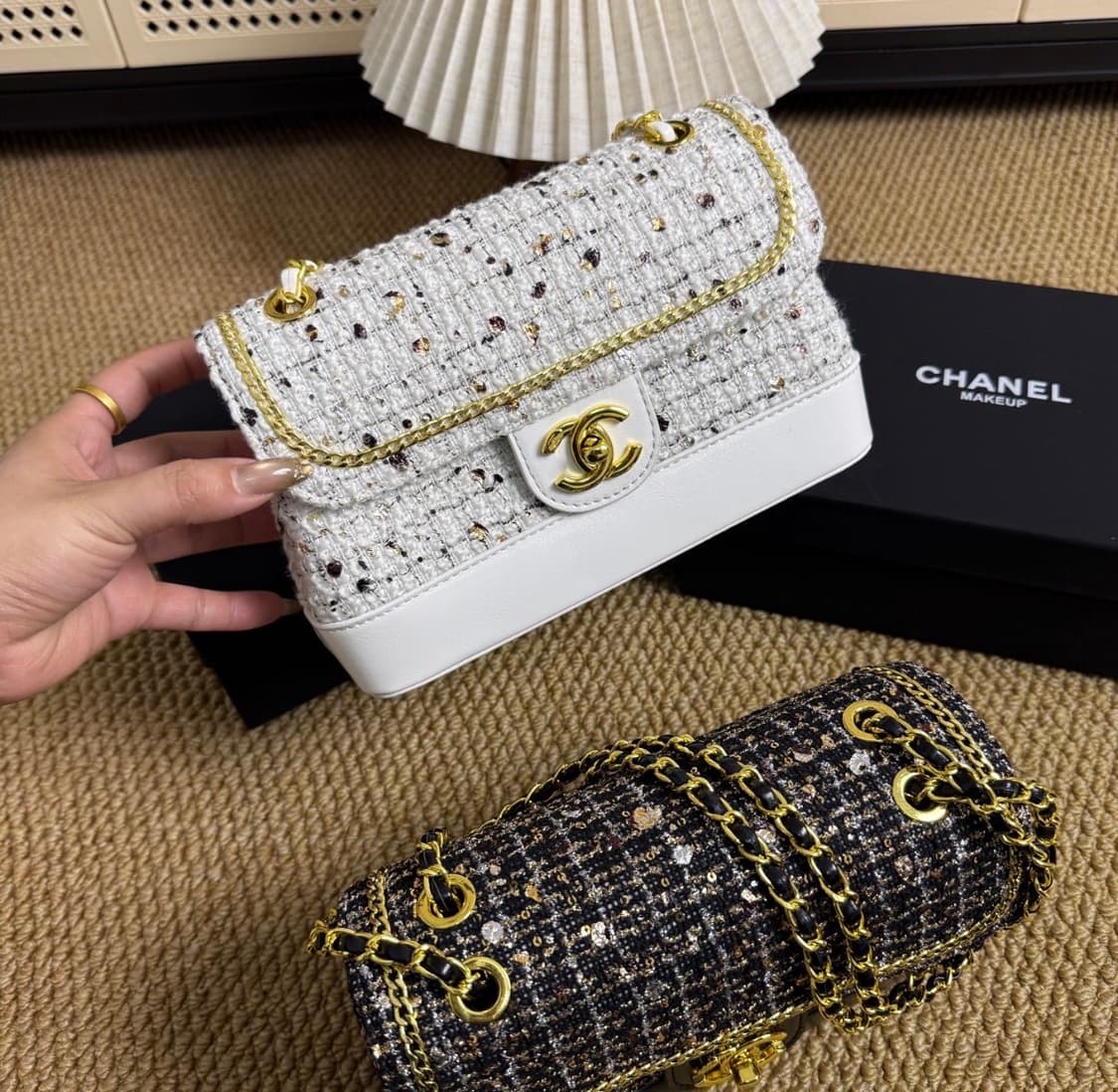  샤넬뷰티 리미티드 러프 트위드 플립 커버백 화이트 상품이미지1