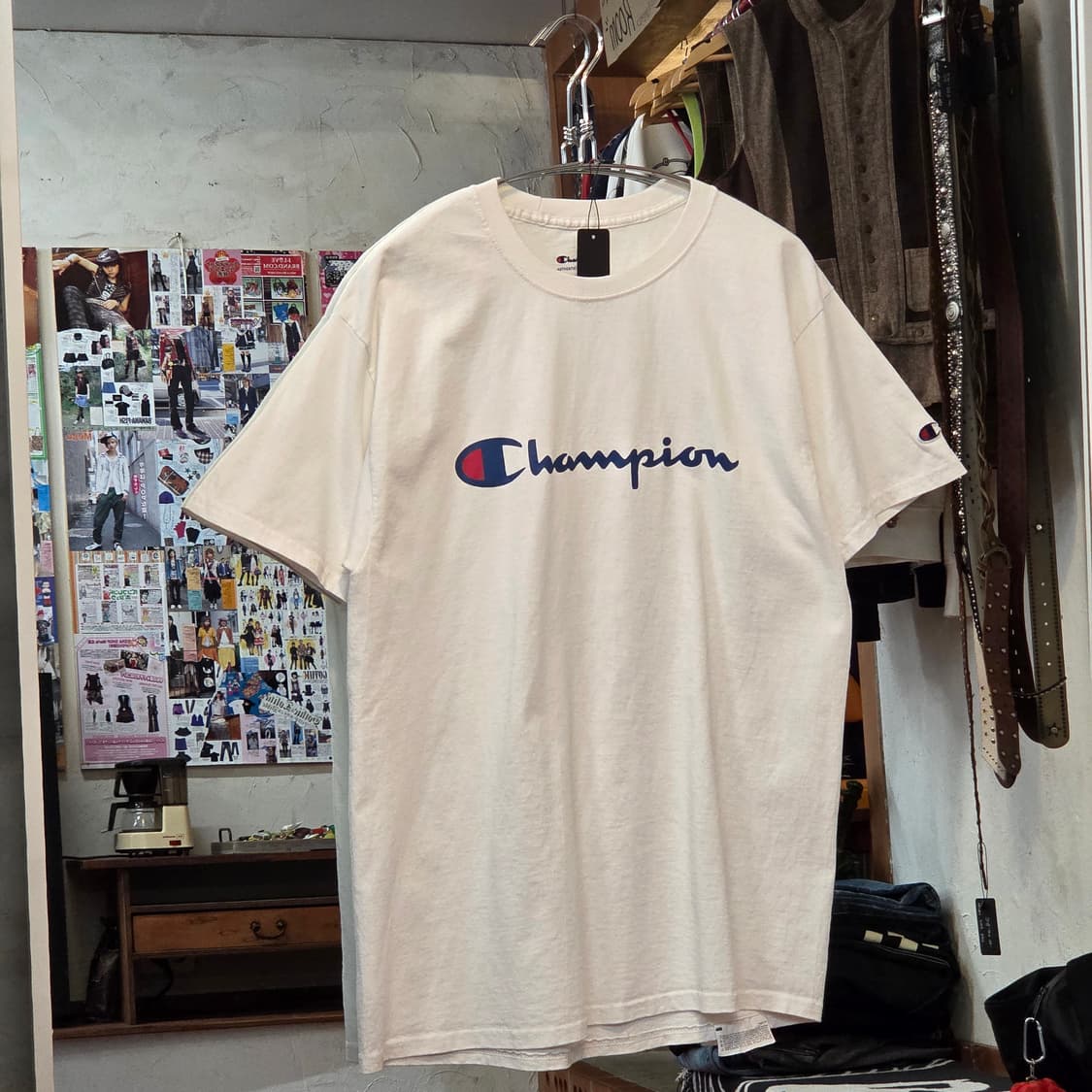 챔피온 로고 프린팅 화이트 반팔 상품이미지1