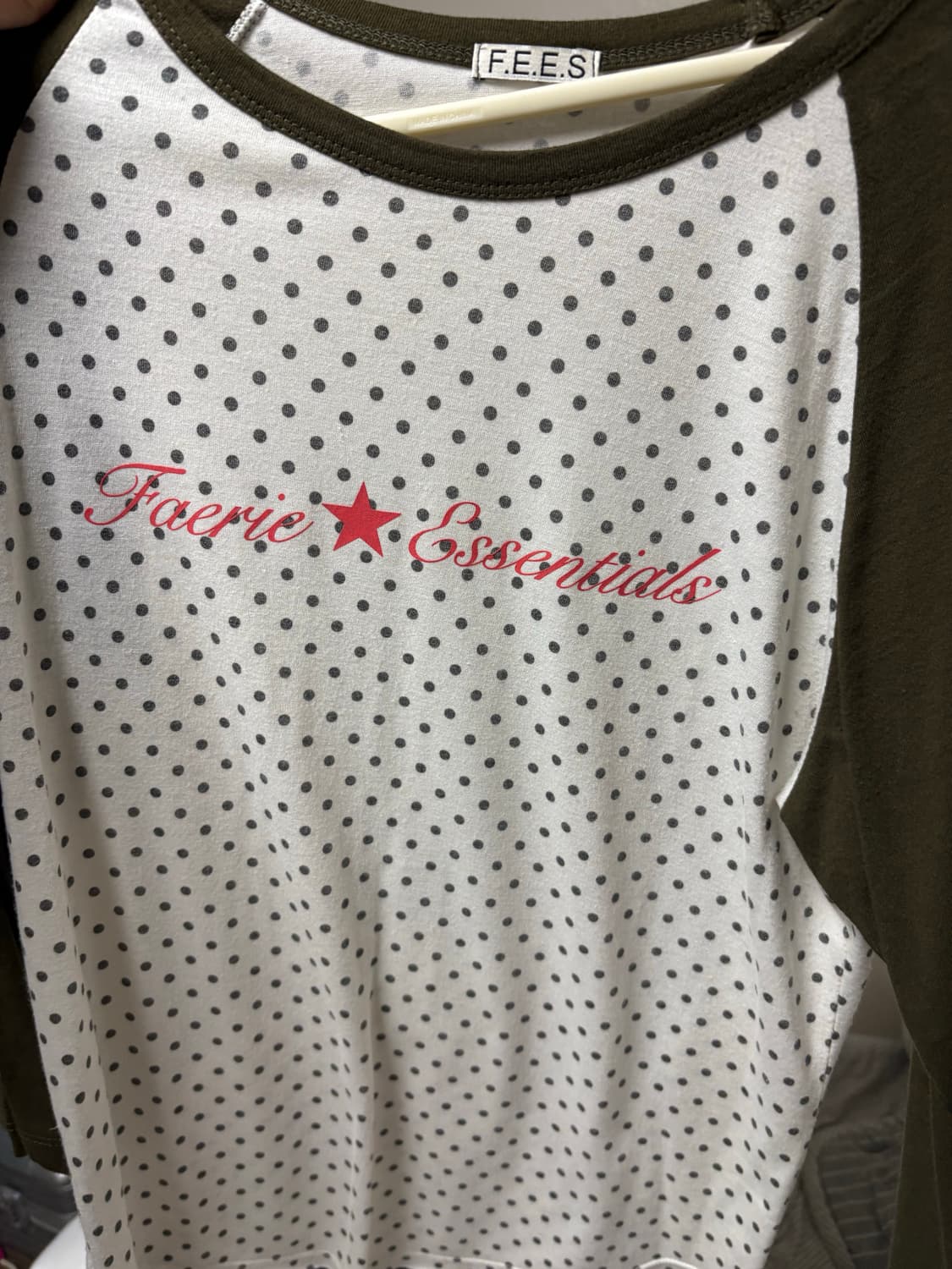 샵페어리 도트 레글런 슬리브탑 카키 상품이미지2