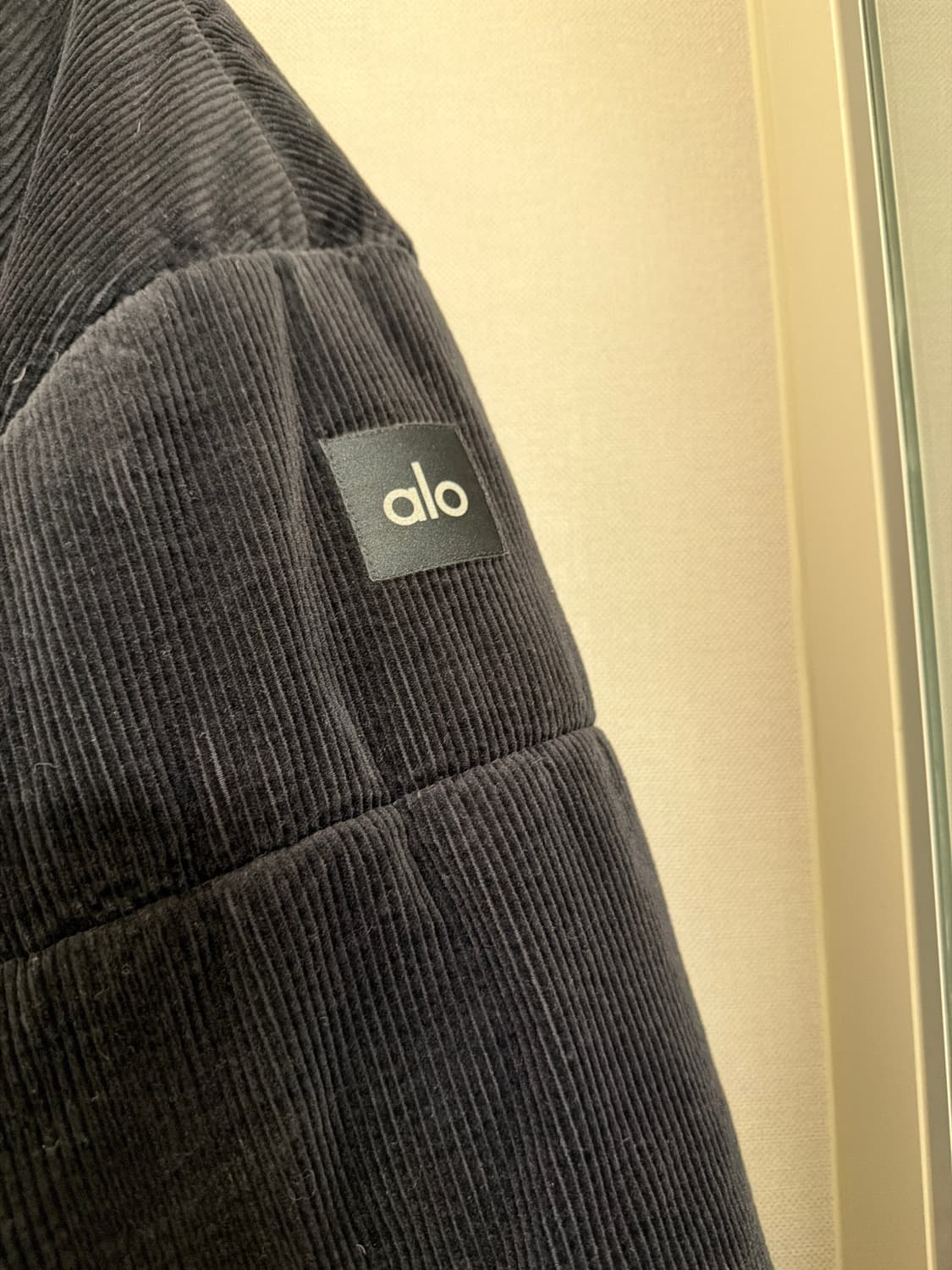 alo 알로 코듀로이 패딩 (Corduroy Stage Puffer) 상품이미지2