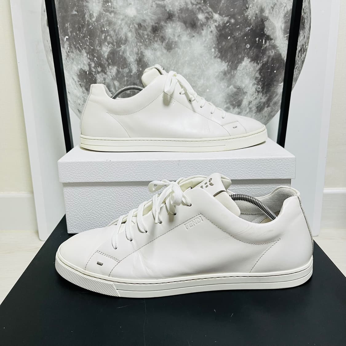 정품 8) 펜디 페이스 로고 스니커즈 275~280 상품이미지1