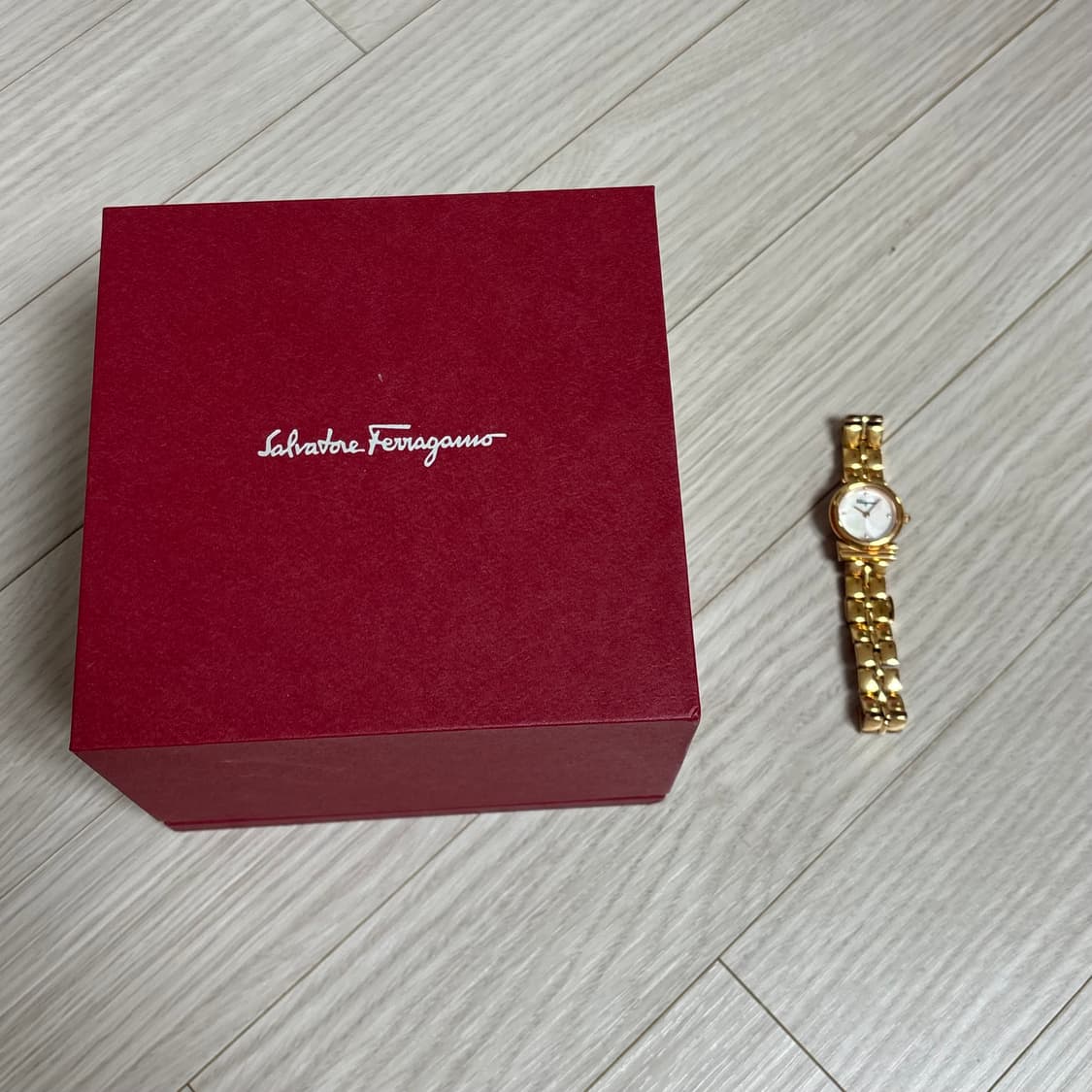 정품) 페라가모 페레가모 로즈골드 메탈 시계 풀박스 상품이미지4