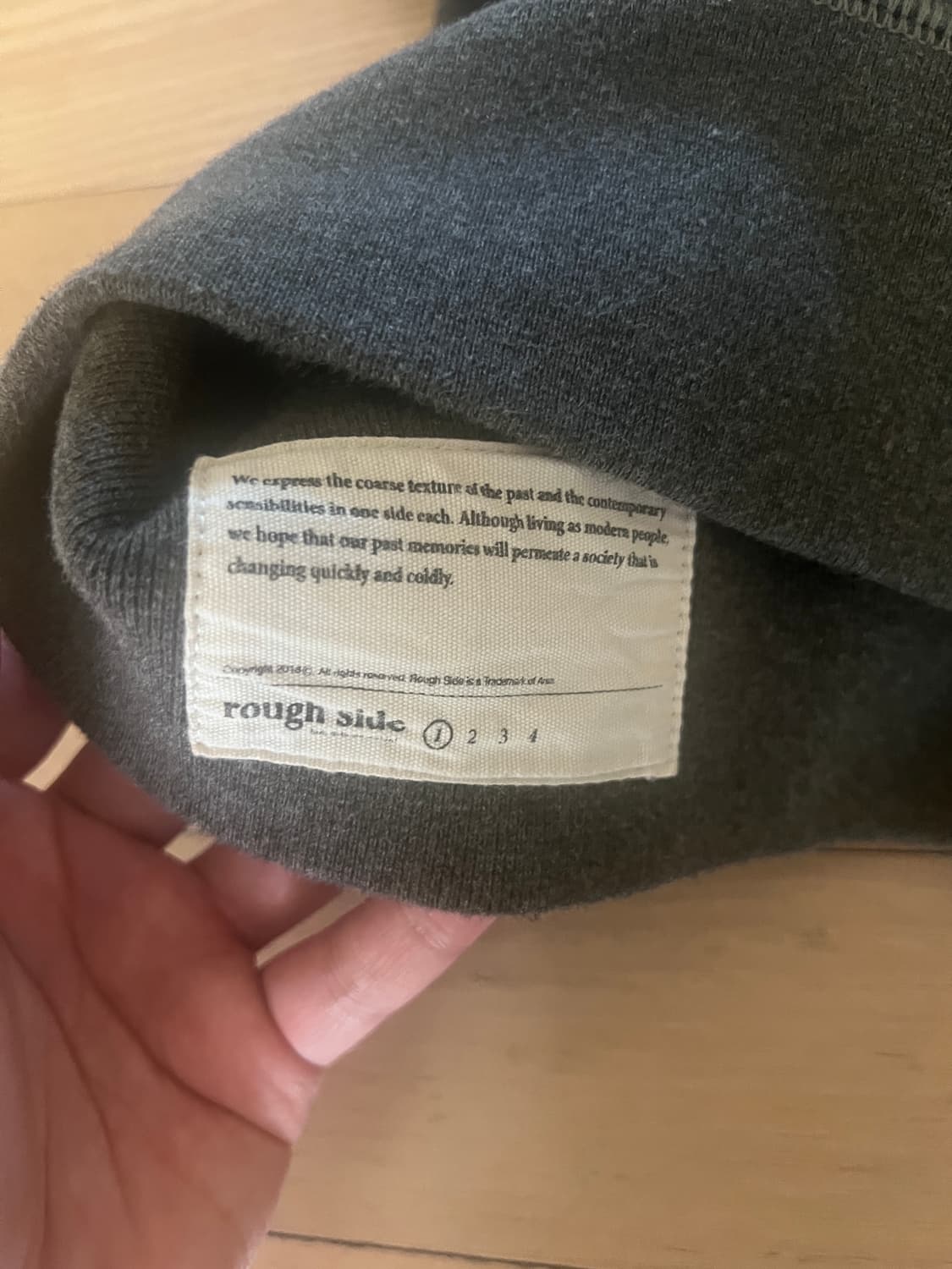 러프사이드 맨투맨 그라파이트 1사이즈 상품이미지4