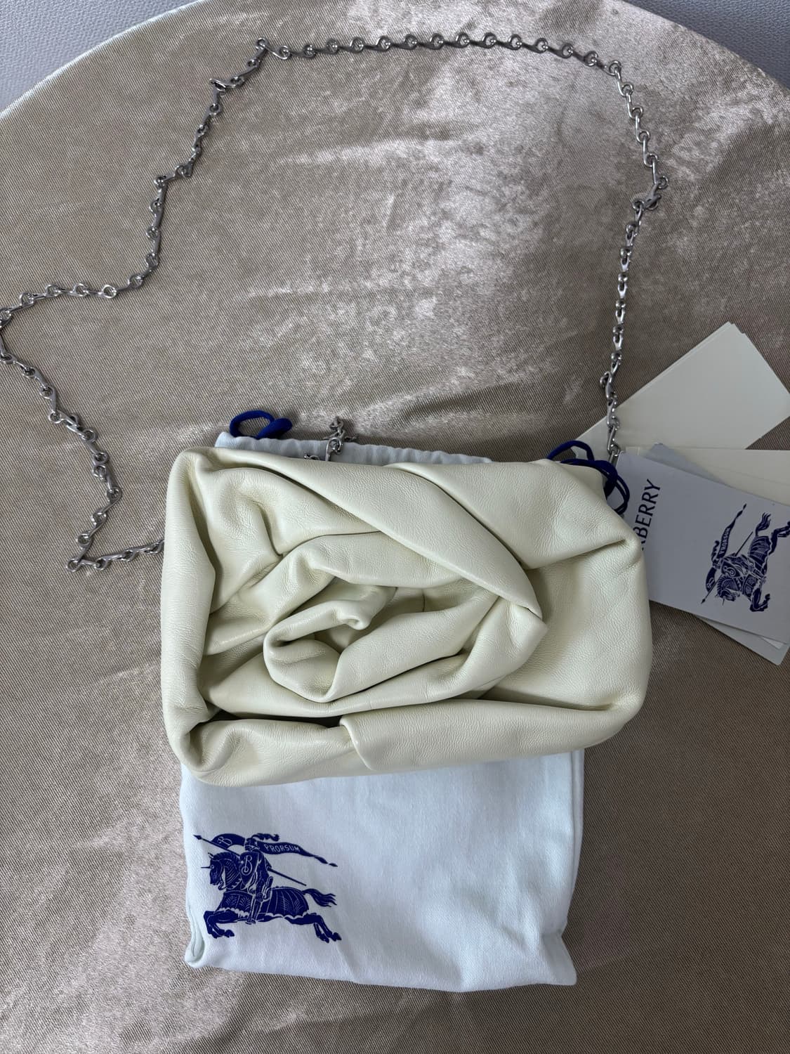 (새상품)버버리 로즈 레더 체인 크로스백 상품이미지2