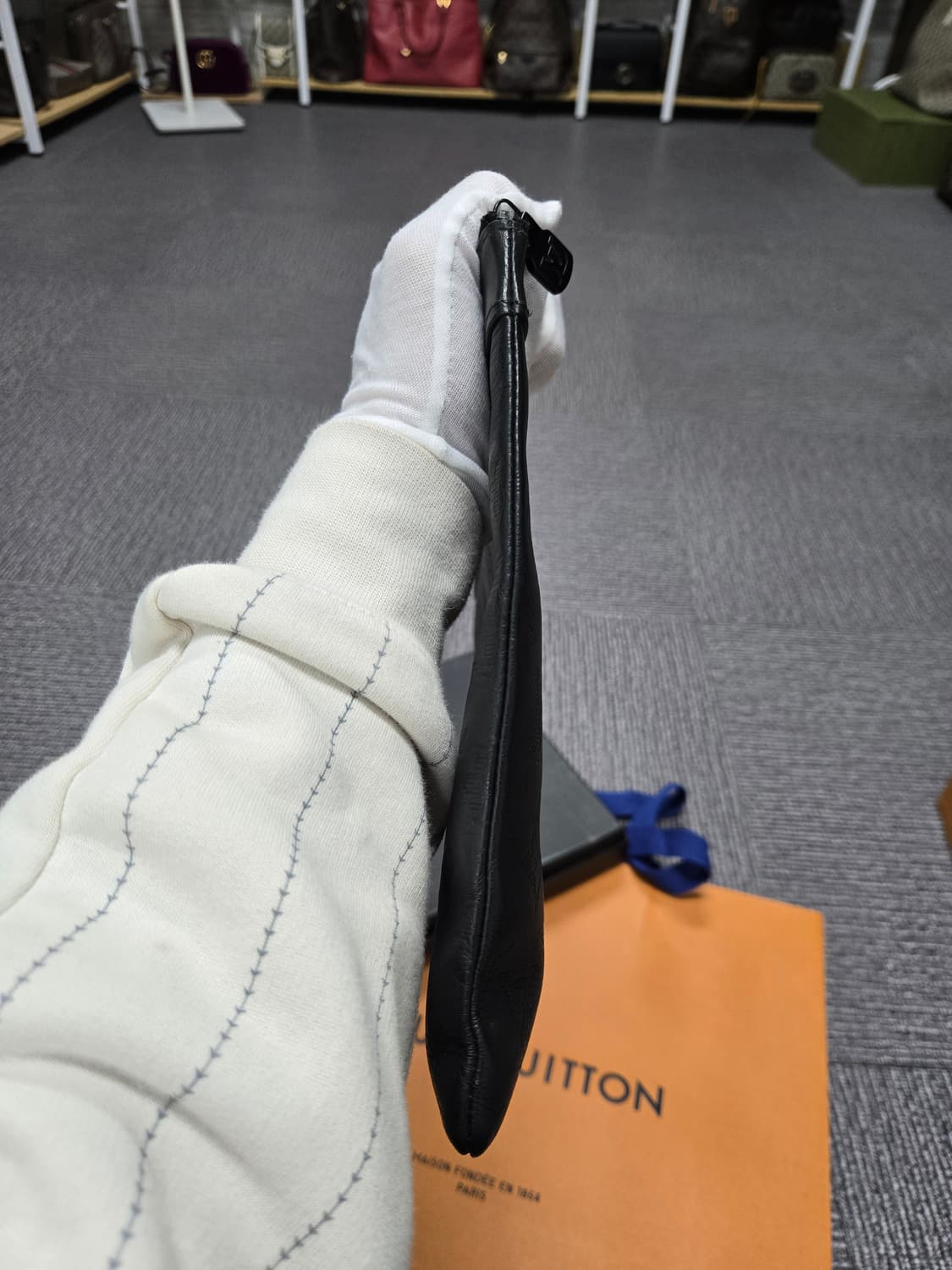 [특가][정품] 루이비통 쉐도우 클러치백 상품이미지4