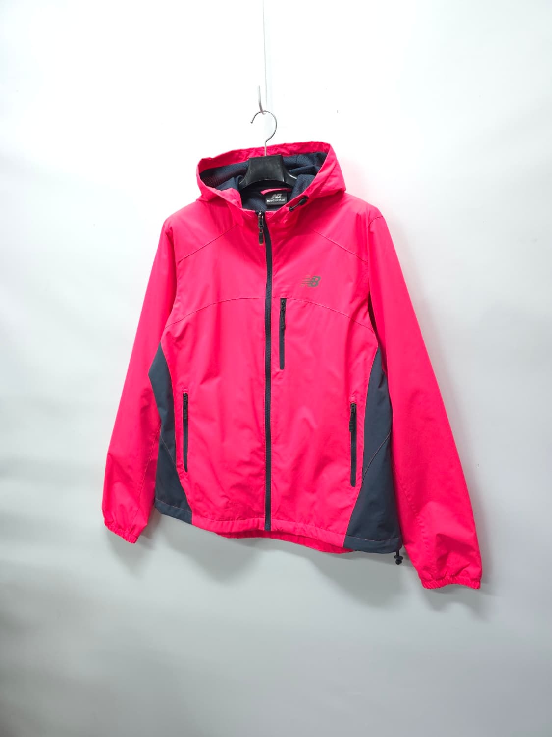 ​뉴발란스 여성 화사한 배색 바람막이 자켓 (66~77) 상품이미지1