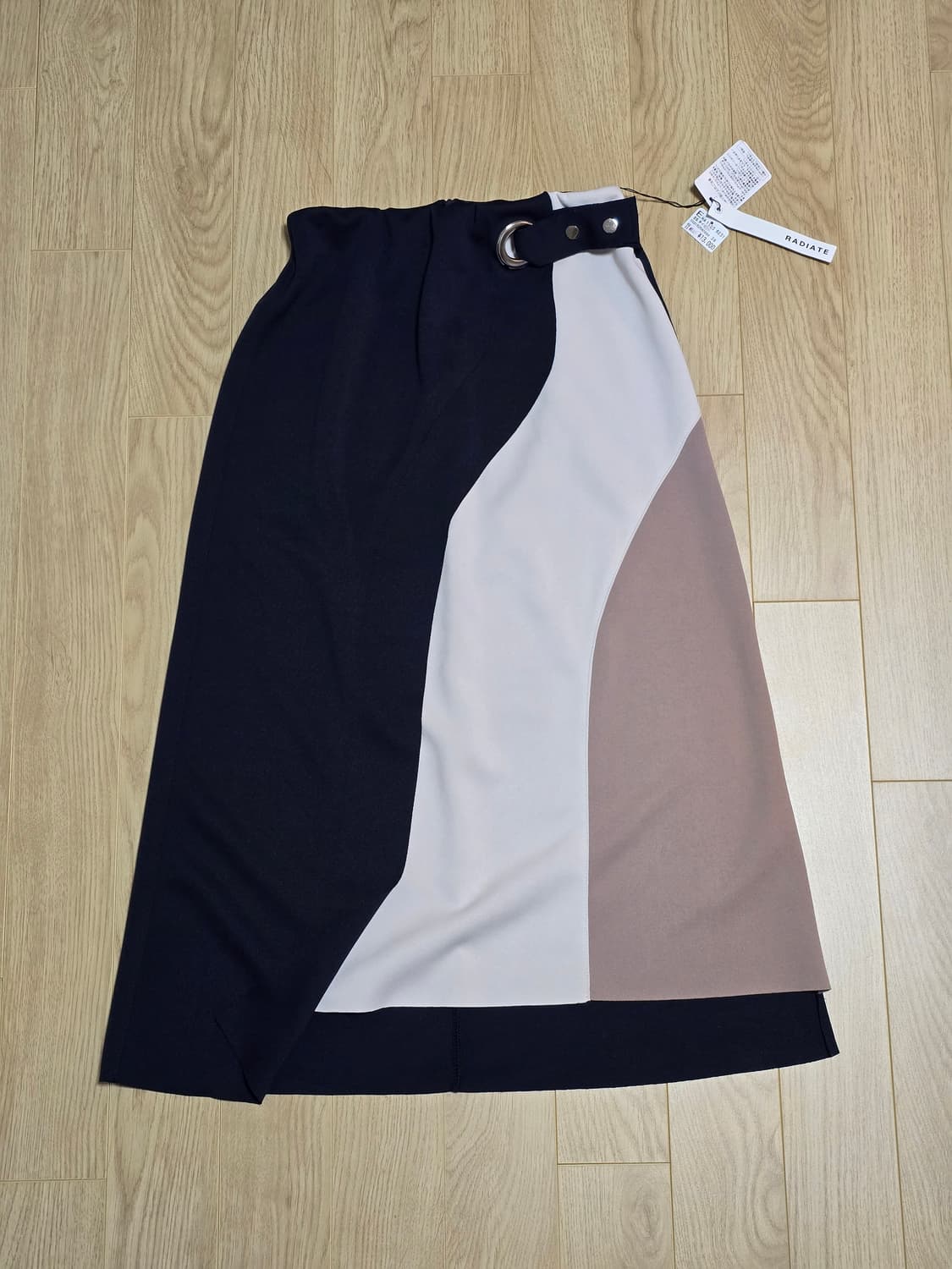 Radiate 라디에이트 미디 치마 새상품 상품이미지1