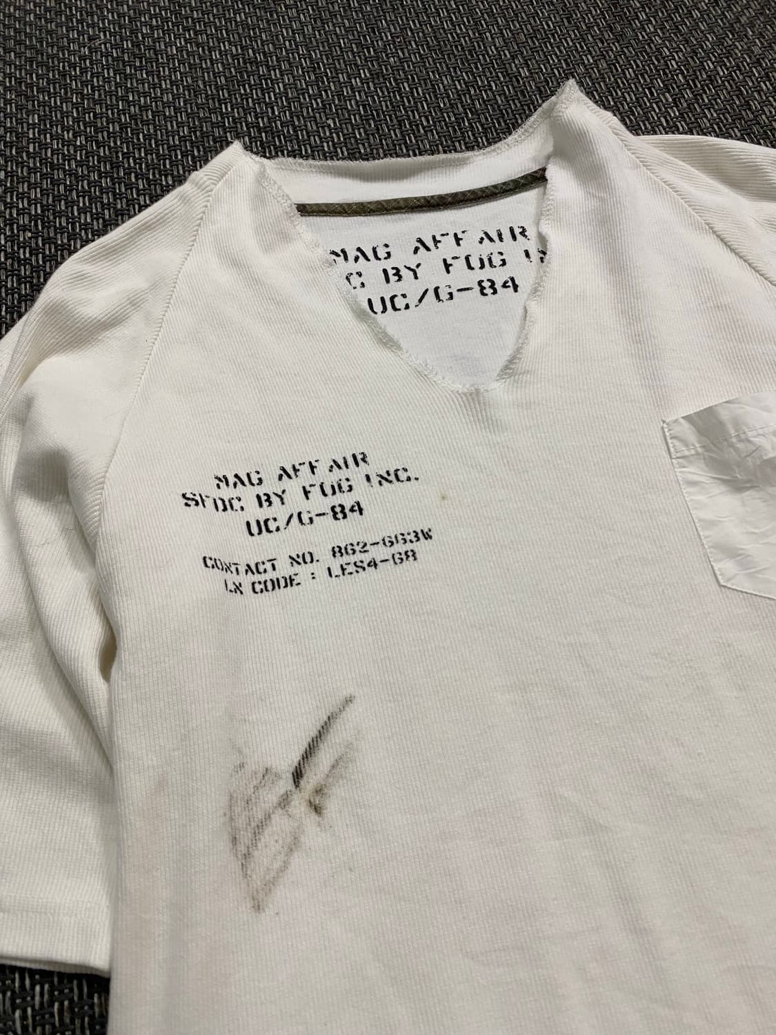 Patch&Pocket Detail White V-Neck Tee 상품이미지5